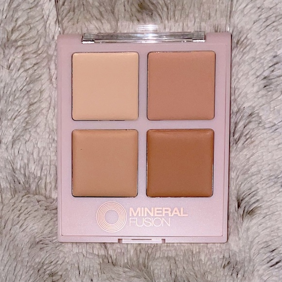 Mineral Fusion Refillable Concealer Palette Full Coverage in Indulgence - Picture 3 of 12